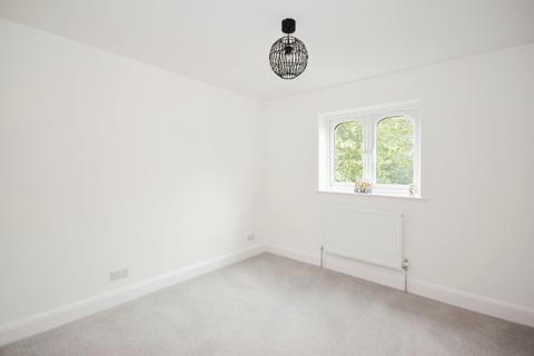 2 bedroom apartment to rent, London Road Redhill RH1
