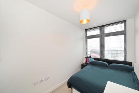 3 bedroom apartment for sale, Coral Apartments Ross Way Limehouse