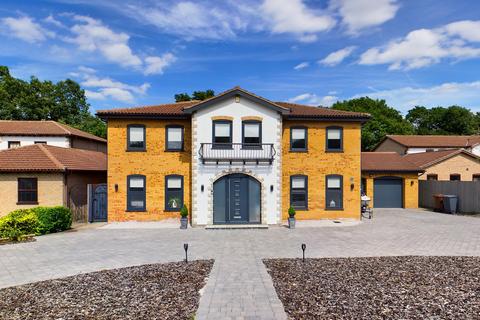 5 bedroom detached house for sale, Burghley Close, Lincoln LN6