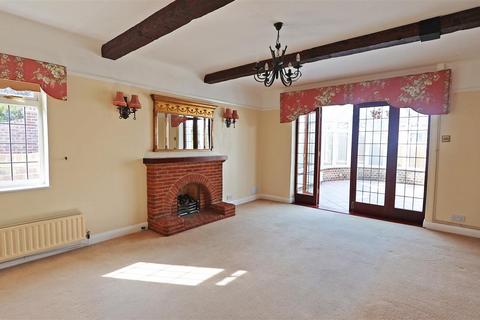 3 bedroom detached house to rent, Hartley Old Road, Purley
