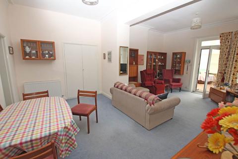 2 bedroom flat for sale, Milnthorpe Road, Eastbourne, BN20 7NR