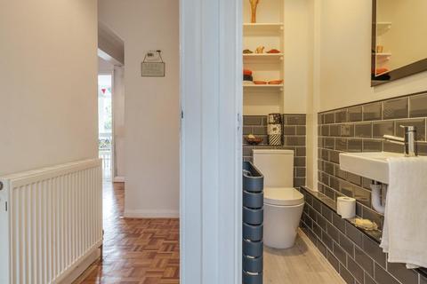 15 Mount Adon Park, London, SE22 0DS