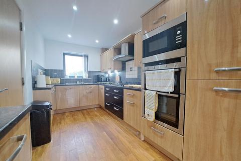 4 bedroom townhouse for sale, Lund Street, Bingley, West Yorkshire