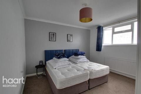 4 bedroom detached house to rent, Bedford Road, Bedford