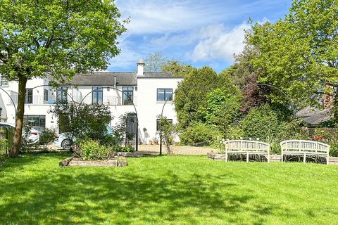 33 The Drive, Wraysbury, Staines, TW19 5ES
