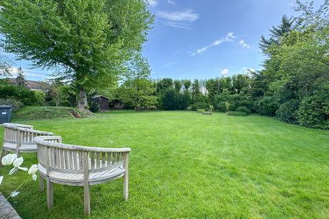 33 The Drive, Wraysbury, Staines, TW19 5ES