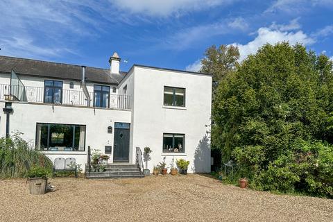 33 The Drive, Wraysbury, Staines, TW19 5ES