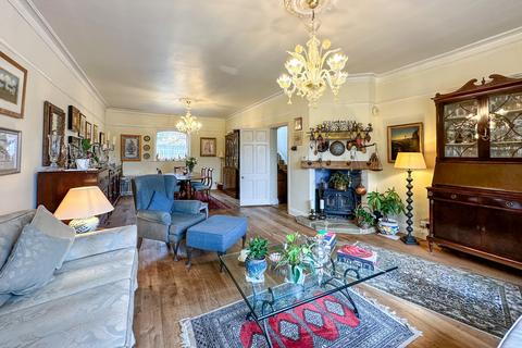 33 The Drive, Wraysbury, Staines, TW19 5ES