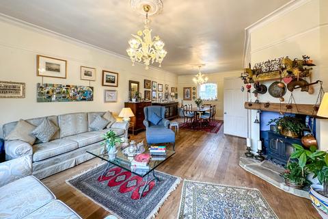 33 The Drive, Wraysbury, Staines, TW19 5ES