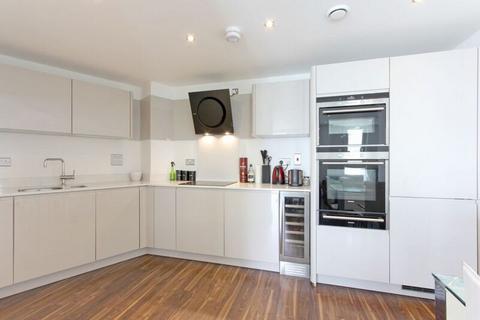 2 bedroom flat to rent, Altitude Point, London, E1