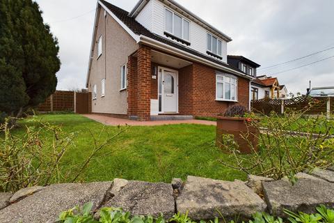 4 bedroom detached house for sale, Highlands Road, Bowers Gifford Basildon, SS13