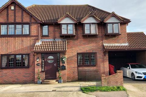 4 bedroom detached house for sale, May Avenue, Canvey Island, SS8