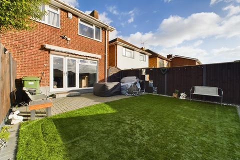4 bedroom semi-detached house for sale, May Avenue, Canvey Island, SS8