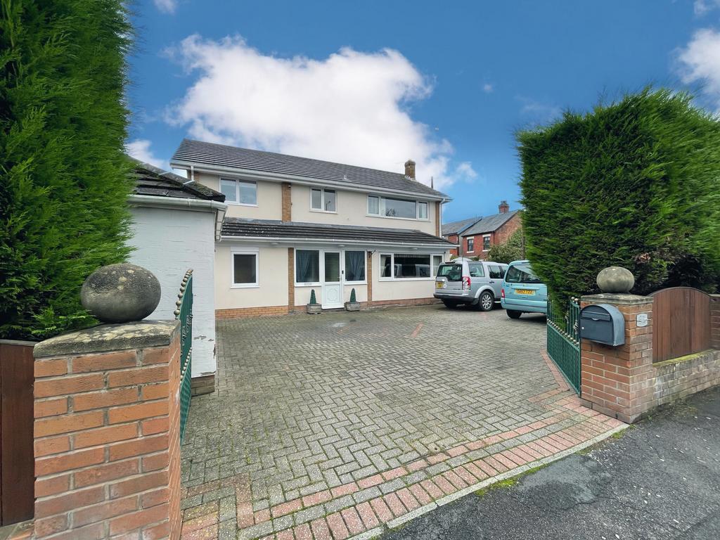 Victoria Road East, Thornton FY5 5 bed detached house for sale £350,000