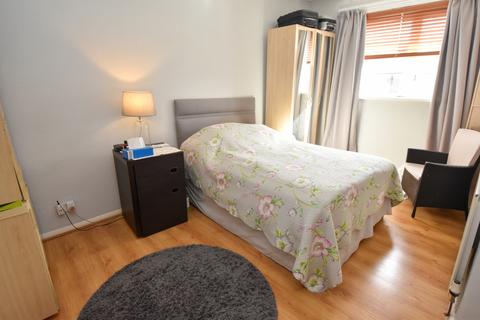 2 bedroom flat for sale, Brentwood House, Flixton Road, Flixton M41