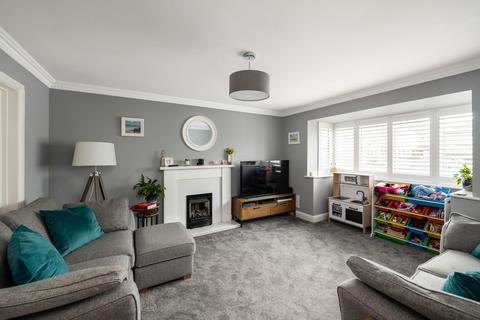 43 Abinger Drive, Redhill, RH1 6SZ