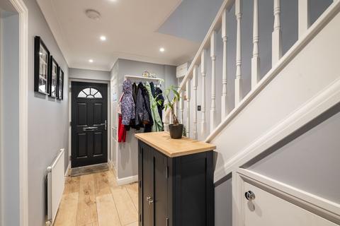 43 Abinger Drive, Redhill, RH1 6SZ