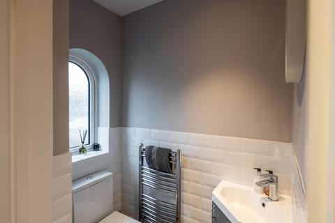 43 Abinger Drive, Redhill, RH1 6SZ
