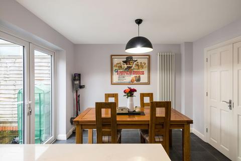43 Abinger Drive, Redhill, RH1 6SZ