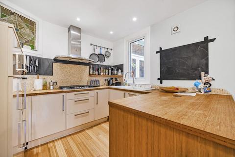3 bedroom flat for sale, Cotherstone Road, Brixton Hill