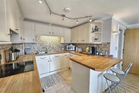 2 bedroom flat for sale, Newmans Close, Hythe, Kent. CT21