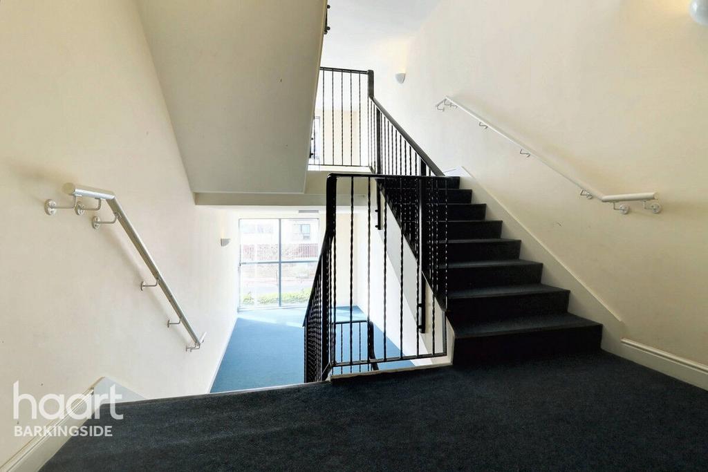 399 425 Eastern Avenue, Gants Hill 2 bed apartment for sale £300,000