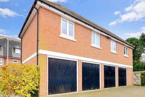 4 bedroom semi-detached house to rent, Pewter Court Canterbury CT1