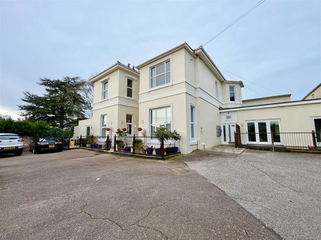 Abbey Road, Torquay TQ2 2 bed ground floor flat for sale £167,500