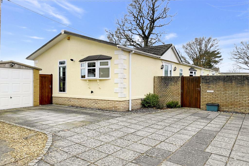 2 Bedroom Park Home   approx 44\&#39; x 22\&#39;
