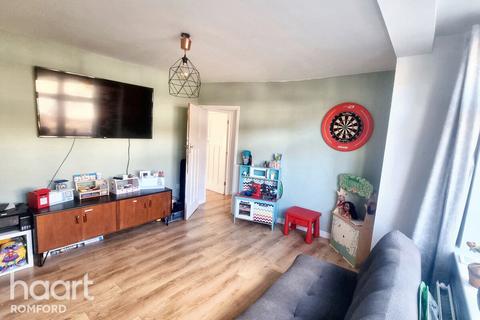11 Recreation Avenue, Romford, RM7 9ET