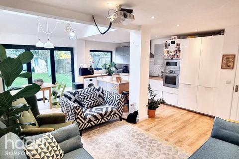 11 Recreation Avenue, Romford, RM7 9ET