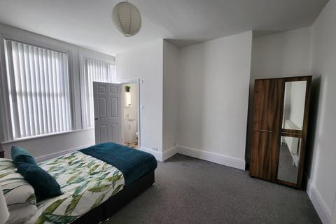 1 bedroom in a house share to rent, Alpha Drive, Birkenhead CH42