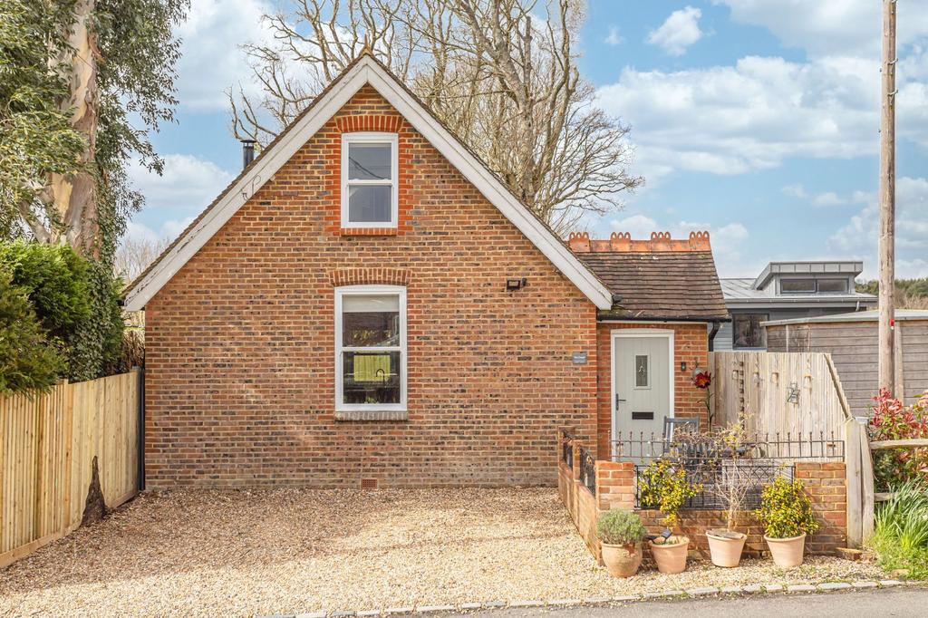 Danehill, Haywards Heath RH17 2 bed cottage for sale £500,000