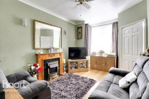 2 bedroom bungalow to rent, Cumberland Avenue, Southend-on-sea