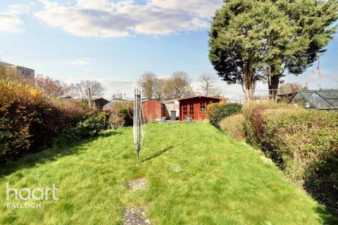 2 bedroom bungalow to rent, Cumberland Avenue, Southend-on-sea