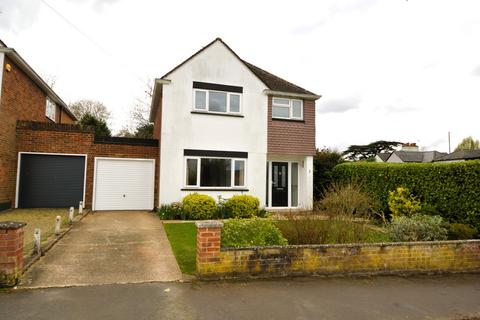 2 Cedar Close, Bagshot, GU19 5AD