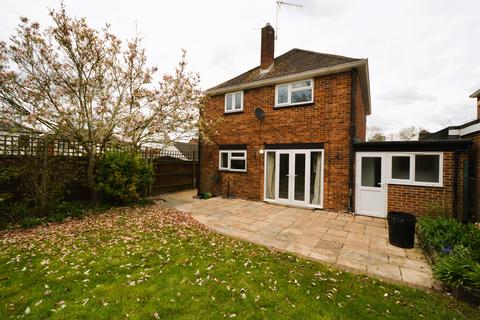 2 Cedar Close, Bagshot, GU19 5AD