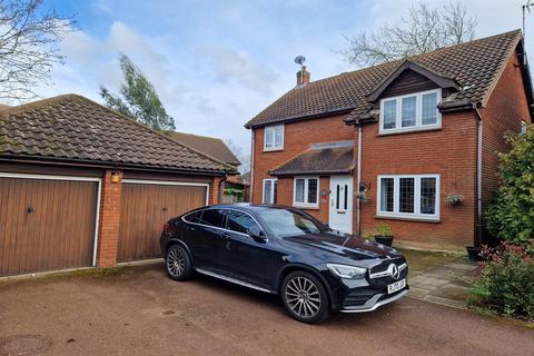 5 bedroom detached house for sale, Northfields, RM17