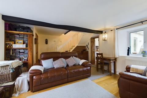 2 bedroom cottage for sale, High Street, Deanshanger, MK19