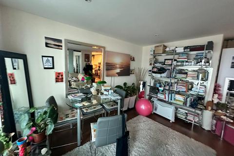 1 bedroom apartment to rent, St. George Wharf London SW8