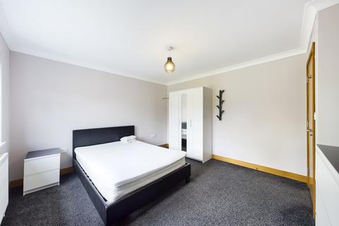 Mixed use to rent, En-Suite Room, Guinions Road, High Wycombe, HP13 7NT