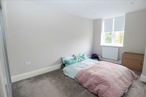 2 bedroom apartment to rent, Woodcote Grove Road