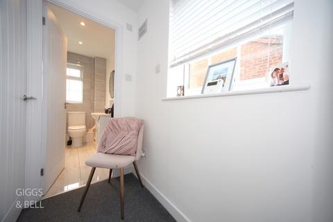 8 Barnston Close, Luton, LU2 9RZ