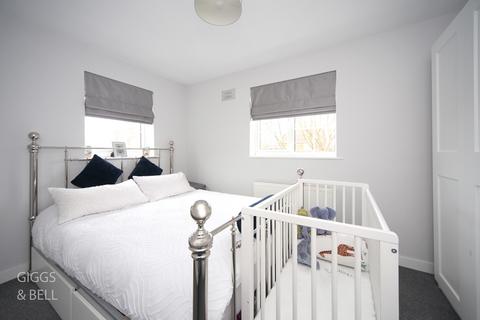 8 Barnston Close, Luton, LU2 9RZ