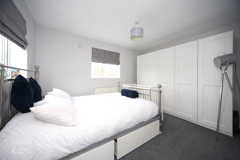 8 Barnston Close, Luton, LU2 9RZ