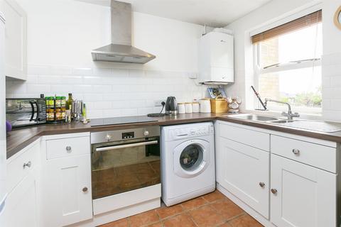 1 bedroom flat to rent, Peregrine Court, Streatham, London, SW16