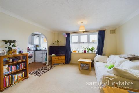1 bedroom flat to rent, Peregrine Court, Streatham, London, SW16