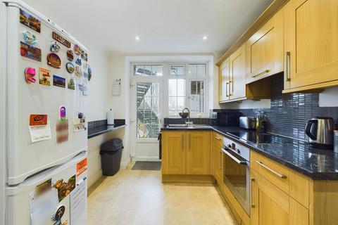 2 bedroom flat for sale, Downview Court, Boundary Road, Worthing, BN1