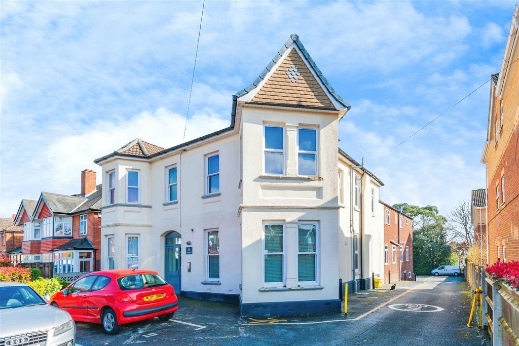 Peartree Avenue, Southampton SO19 2 bed flat for sale £170,000