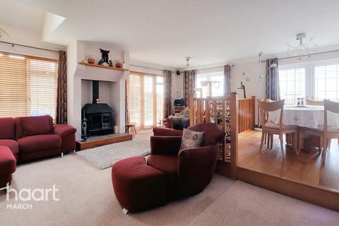 4 bedroom detached house for sale, Middle Road, March